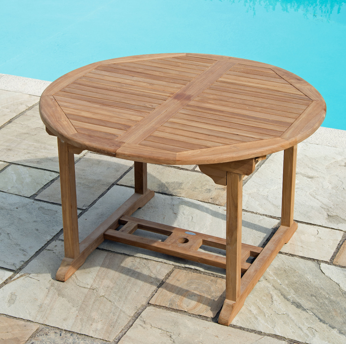 Round extendable outlet garden table