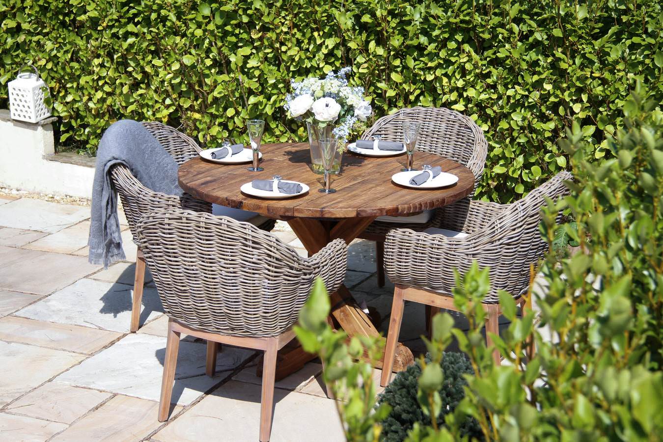Scandi garden cheap table and chairs