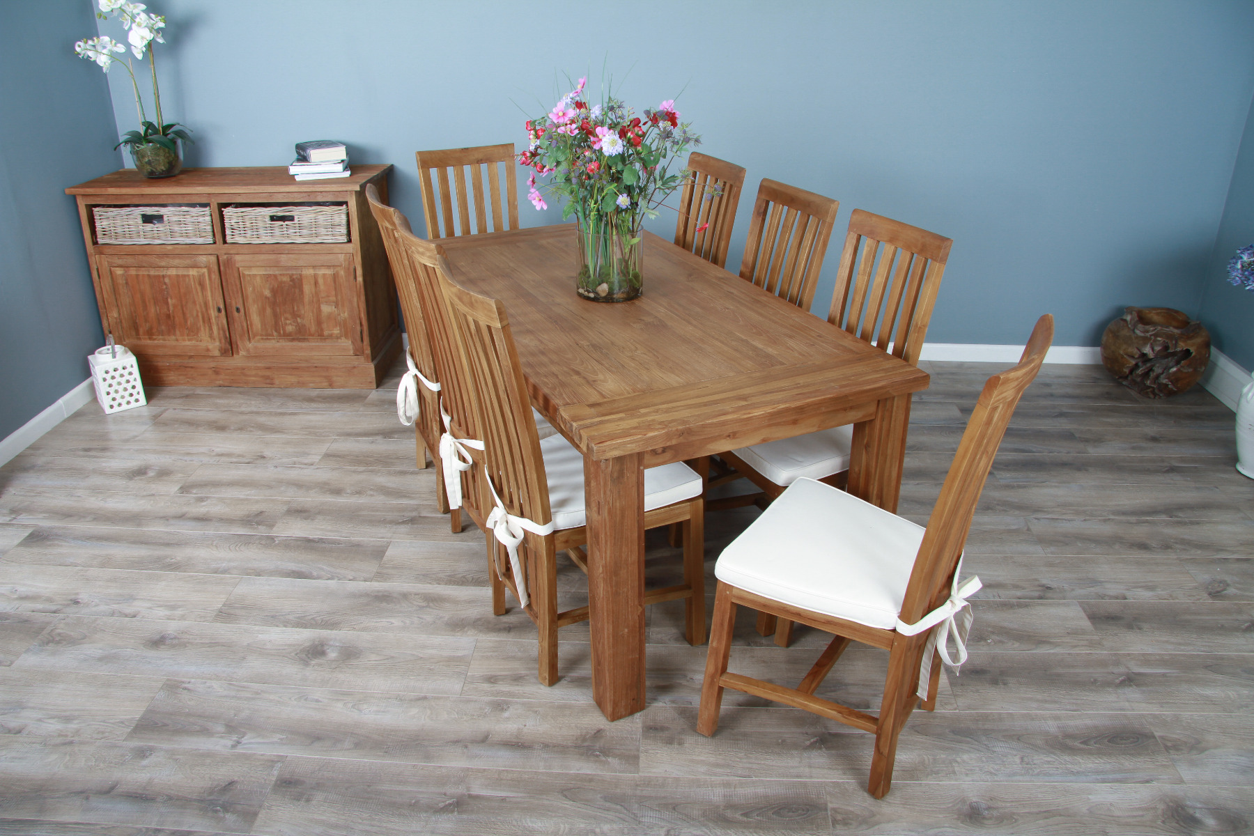 Santos folding outlet table and chairs