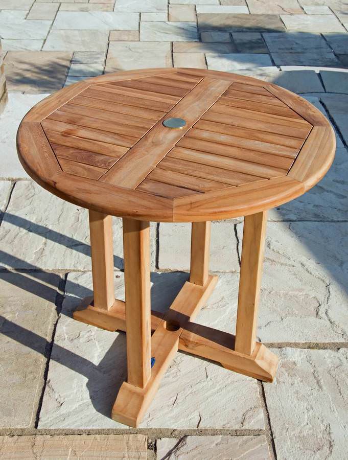 Pedestal clearance garden table