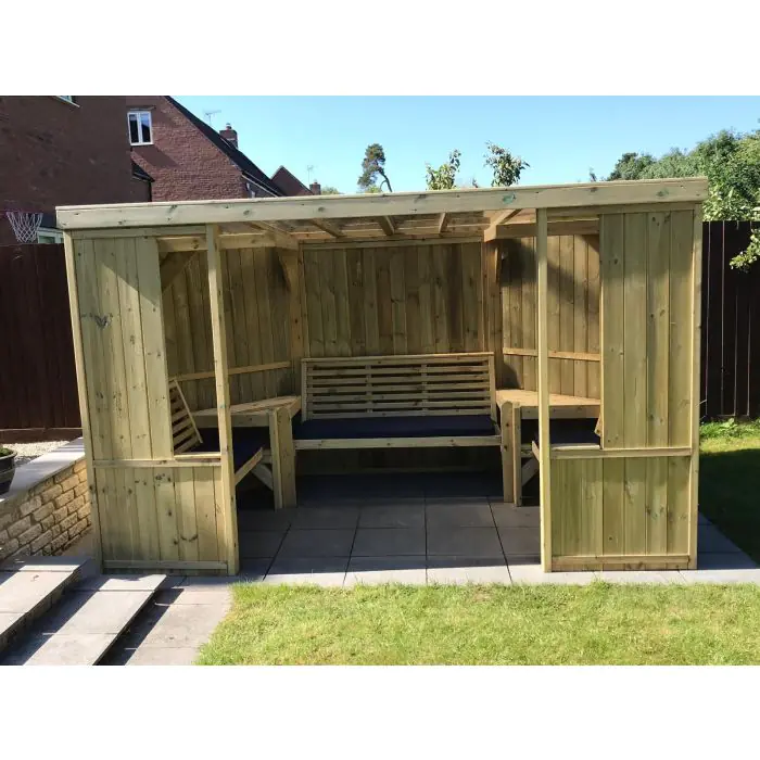 Hustyns Enclosed Garden Room - 1